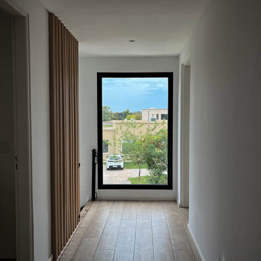 photo_5066848133014727542_y